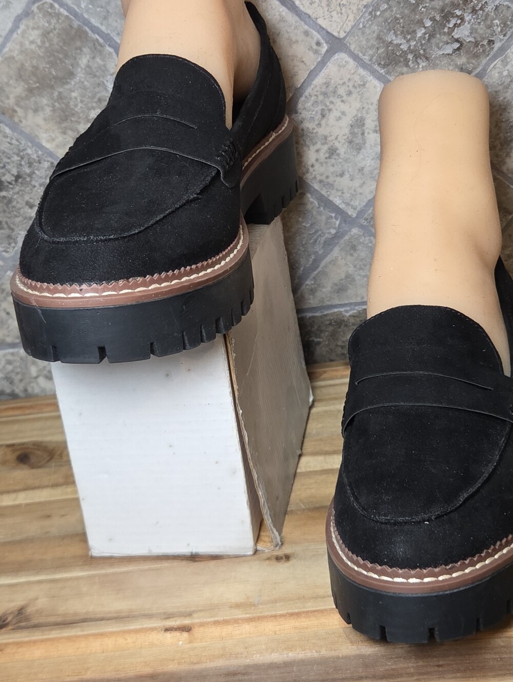 Jelly Pop Women's Black Faux Suede Lug Sole Penny Loafers - Classic Comfort 11 M